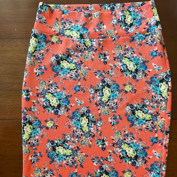 LULAROE Cassie Skirt, Size XL, Floral Pattern - Picture 1 of 4